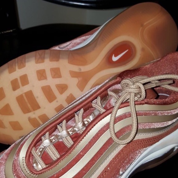 air max’s - Picture 3 of 3